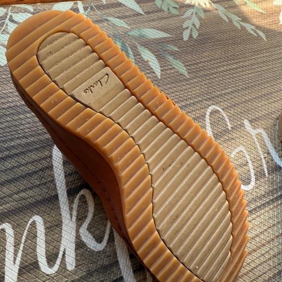 Sandals - Picture 2 of 3